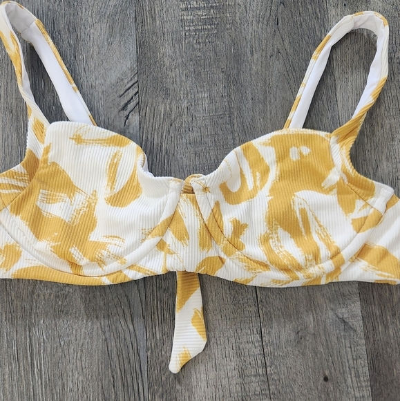 New!Vitamin A Demi Underwire Bikini Top - Picture 8 of 12